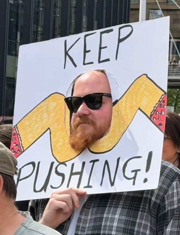 Die lustigsten Plakate vom London 2026 
https://www.instagram.com/britlife_/