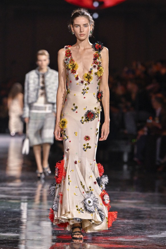 PARIS, FRANCE - OCTOBER 06: A model walks the runway during the Chanel Ready to Wear Spring/Summer 2026 fashion show as part of the Paris Fashion Week on October 6, 2025 in Paris, France. (Photo by Vi ...