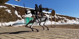Un patron russe de la tech partage les images d'un robot de guerre artisanal