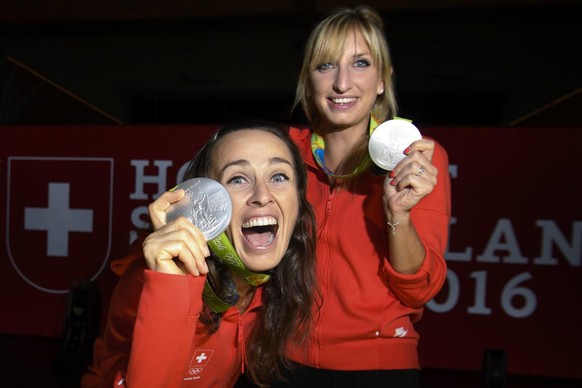 Timea Bacsinszky (à droite) et Martina Hingis ont remporté l'argent en double aux JO de Rio.