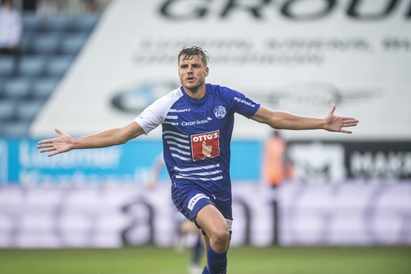 Pascal Schuerpf von Luzern feiert sein Tor zum 3:1 beim Super League Meisterschaftsspiel zwischen dem FC Luzern und dem BSC Young Boys vom Samstag, 24. Juli 2021 in Luzern. (KEYSTONE/Urs Flueeler)