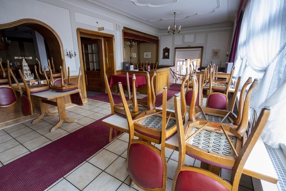 Das Cafe Haug im Dorfzentrum von Schwyz ist zurzeit wegen den Corona-Massnahmen geschlossen, am Samstag, 9. Januar 2021. Restaurants und Bars bleiben wegen der Covid Pandemie bis mindesten am 22. Janu ...