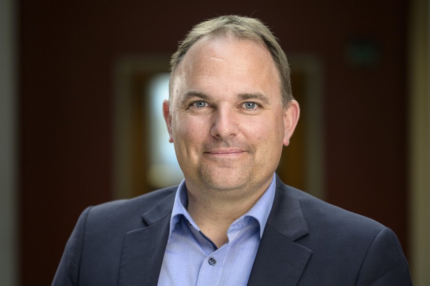 Marcel Dettling, SVP-SZ, Landwirt, Nationalrat und designierter Praesident der SVP, posiert zum Portrait am Rand der Fruehjahrssession der Eidgenoessischen Raete, am Mittwoch, 13. Maerz 2024 im Bundes ...