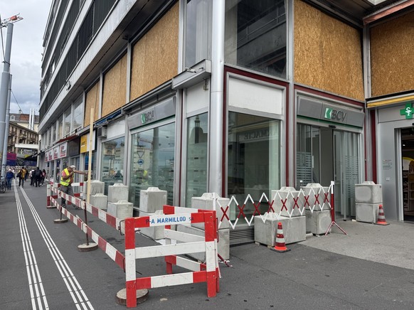 Près de la gare, blocs de bétons...