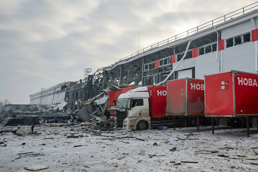Le terminal du service d'expédition Nova Poshta à Kharkiv: la Russie l'a attaqué le 13 janvier 2026.