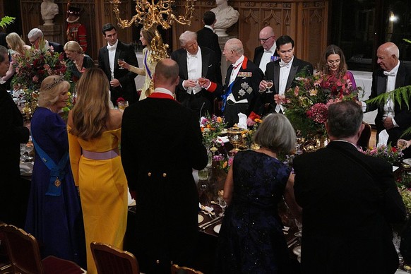 WINDSOR, ENGLAND - SEPTEMBER 17: King Charles III, the Catherine, Princess of Wales, US Secretary of State Marco Rubio and guests toast President Donald Trump after his speech during the State Banquet ...