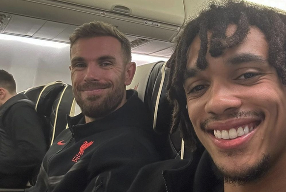 Trent Alexander-Arnold (à droite) et les joueurs des Reds dans un vol entre Newcastle et Liverpool (280 km par la route) en février.
