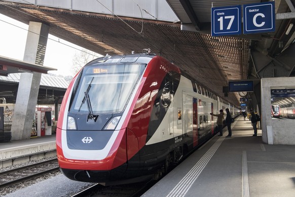 Monopole en Suisse: Pourquoi les CFF auraient besoin d&#039;un peu de concurrence. Le nouveau train à deux étages est un échec.