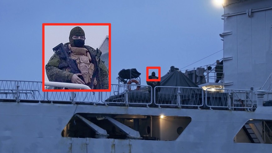 Bewaffneter Mann an Bord eines russischen «Forschungsschiffes», das in der Nordsee mutmasslich militärische Aufklärung betrieb.