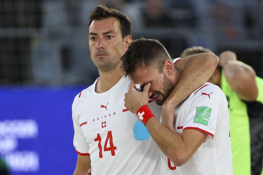 Les larmes du joueur suisse Noël Ott après la défaite en demi-finale du Mondial de Beach soccer contre la Russie.
