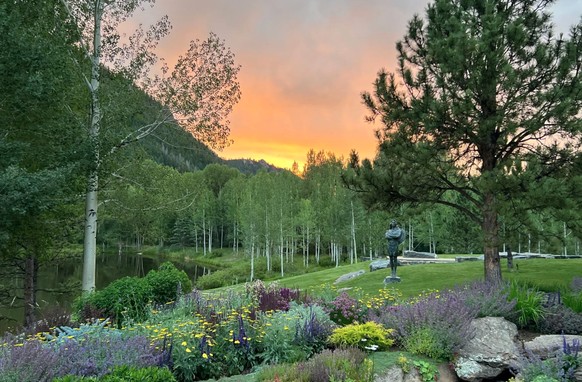 La valeur du Little Lake Lodge réside en grande partie dans sa taille et son emplacement à environ un mile du centre-ville d'Aspen.