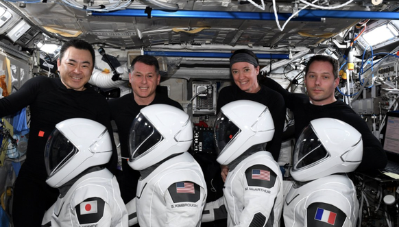 Thomas Pesquet, à droite, est rentré avec les autres membres de la mission Crew-2: le Japonais Akihiko Hoshide, à gauche, et les Américains Shane Kimbrough et Megan McArthur, au centre.