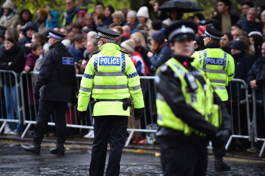 Des officiers et des responsables de la police de Londres sont accusés de comportements déplacés.