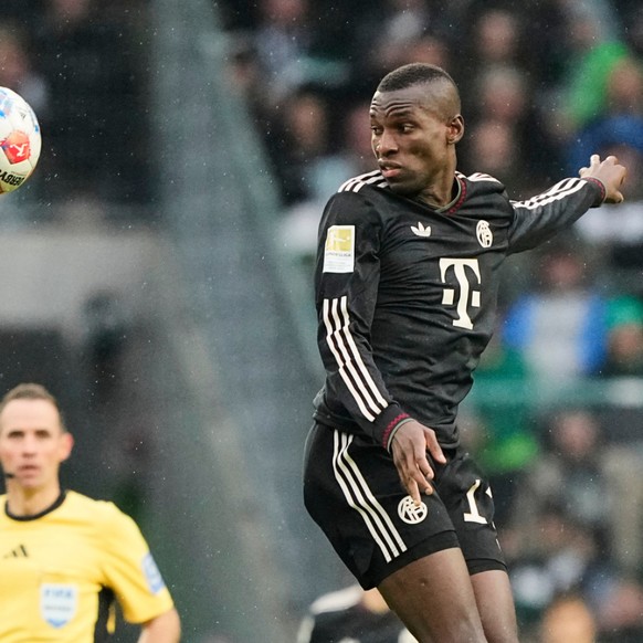 Nicolas Jackson (à droite) et le Bayern ont fini par avoir raison du Borussia Mönchengladbach de Nico Elvedi (à gauche).