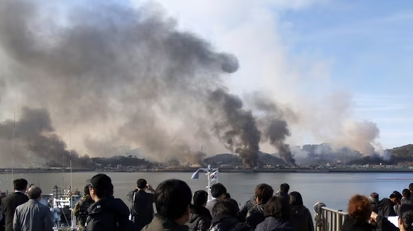 L'évacuation sur l'île de Yeonpyeong, juste au sud de la ligne de limite nord, a été effectuée à la demande de l'armée sud-coréenne.