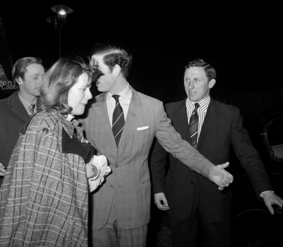 PAP 10: 10.1.95: LONDON: Library filer ref 169916-1, dated 14.2.75, of Camilla Parker Bowles leaving the New London Theatre with the Prince of Wales. Mrs Parker Bowles and her husband, Andrew, announc ...