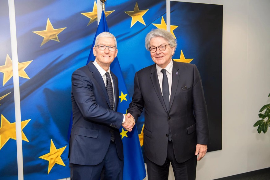 Tim Cook persönlich versuchte EU-Kommissar Thierry Breton im letzten Moment noch von strengeren Gesetzen abzuhalten.