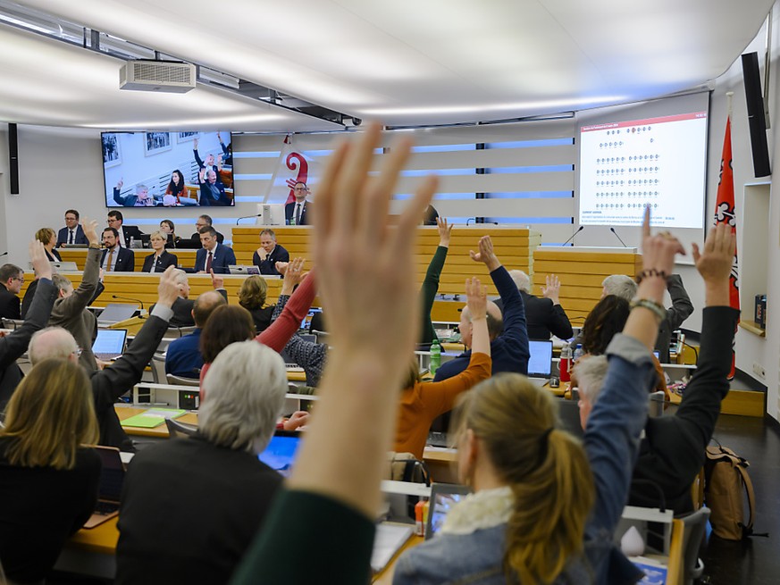 La vie politique jurassienne sera plus transparente avec la modification l�gislative en cours sur le financement des partis (illustration avec cette photo du parlement).