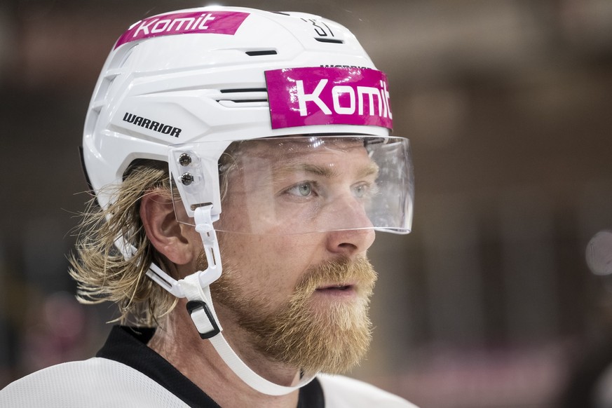 Verteidiger Anton Lindholm vom SC Bern trainiert am Montag, 25. August 2025 in der Postfinance Arena in Bern. Am 9. September spielt der SCB sein erstes Spiel der Eishockey Saison 2025/26 auswaerts ge ...