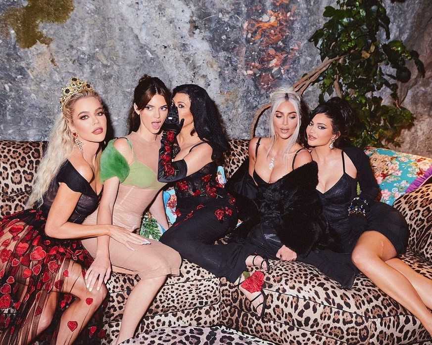 Où sont passées leurs fesses? Rumeurs de retrait d'implants chez les Kardashian
