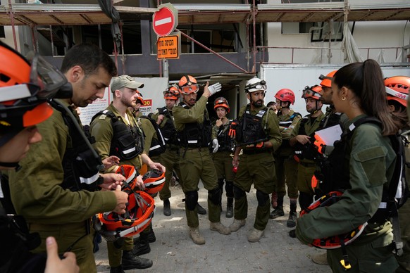 Israeli soldiers from the Home Front Command gather at the site of an Iranian missile strike in Tel Aviv, Israel, Sunday, June 22, 2025. (AP Photo/Bernat Armangue)
Israel Iran Mideast Wars