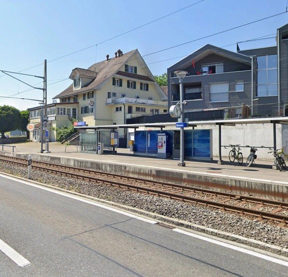 Le 11 février 2026, près de la gare de Mosen, un adolescent a été électrocuté après avoir grimpé sur un train.