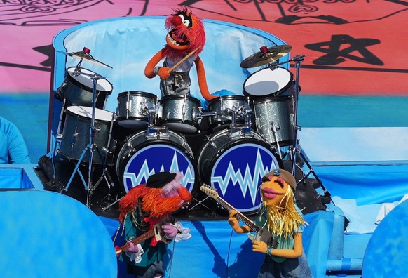 Soccer Football - FIFA World Cup 2026 - Final - Spain v Argentina - Halftime Show - New York/New Jersey Stadium, East Rutherford, New Jersey, U.S. - July 19, 2026 The Muppets perform during the Halfti ...