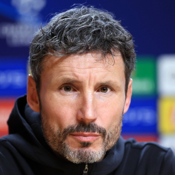 Mark van Bommel a signé un contrat portant sur deux ans.
