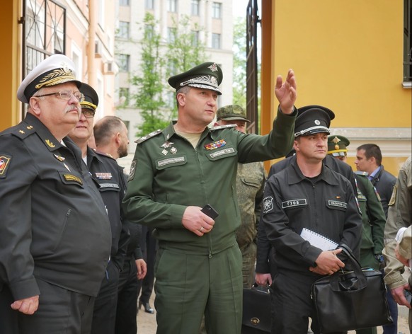 Ivanov lors d'une inspection.