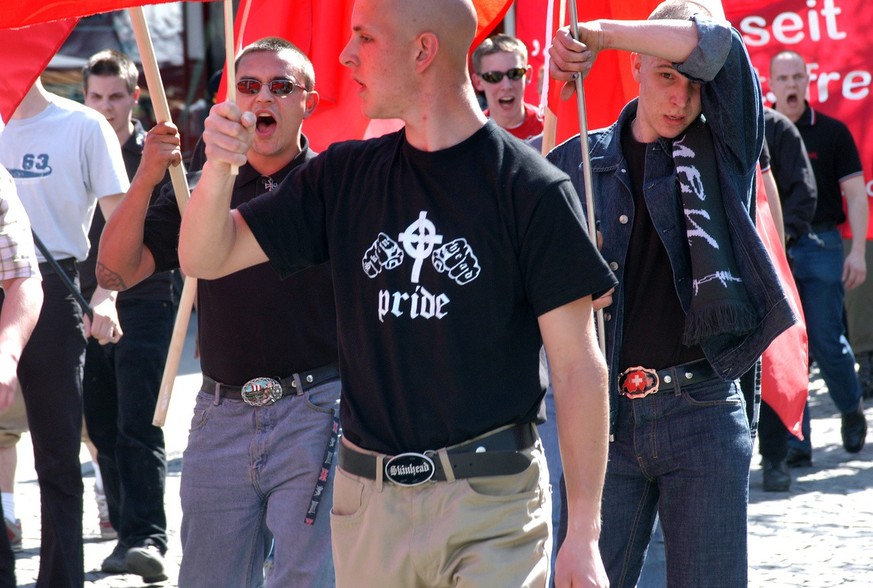 Am Rande der 1.-Mai-Feier versammelten sich am Samstag, 30. April 2005, in Aarau rund 100 Angehoerige der rechtsextremen Szene, darunter Mitglieder der Nationale Ausserparlamentarische Opposition (NAP ...