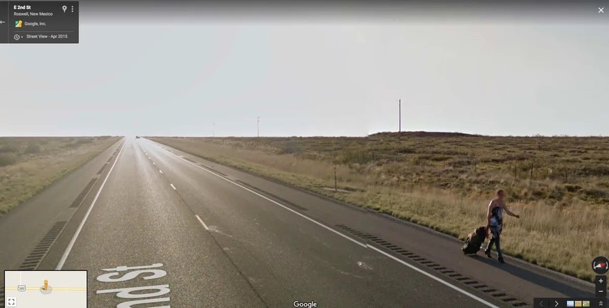 Merkwürdiges Zeug auf Google Street View 
https://www.cnet.com/pictures/crazy-images-caught-on-google-street-view/