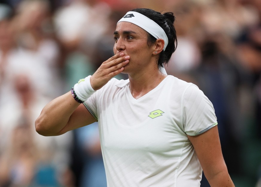 epa10744171 Ons Jabeur of Tunisia celebrates winning her Women&#039;s Singles semi-final match against Aryna Sabalenka of Belarus at the Wimbledon Championships, Wimbledon, Britain, 13 July 2023. EPA/ ...