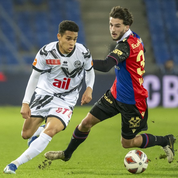 Luganos Yanis Cimignani, links, gegen Basels Leon Avdullahu, rechts, im Viertelfinale des Schweizer Fussball Cups zwischen dem FC Basel 1893 und dem FC Lugano im Stadion St. Jakob-Park in Basel, am Mi ...