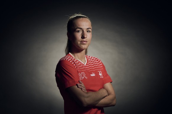 ARCHIVBILD ZUM AUFGEBOT DES SCHWEIZER TEAMS FUER DIE FRAUEN-WM. WEITERE PORTRAITS FINDEN SIE AUF VISUAL --- Switzerland&#039;s Lia Waelti poses for a portrait during a training camp of the Swiss women ...