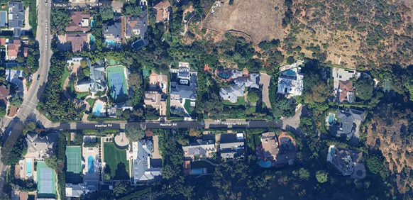 Face à la maison de Rihanna se trouve celle de Paul McCartney.