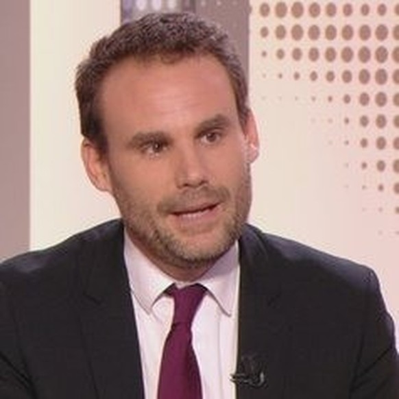 Cyrille Bret: Enarque et normalien, auditeur de l&#039;institut des hautes études de défense nationale (IHEDN). Agrégé de philosophie et docteur, il a enseigné notamment à l&#039;ENS, à l&#039;univers ...