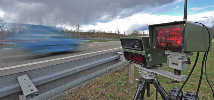 epa02100938 A digital speed camera monitors traffic on autobahn A5 near Muellheim, Germany, 01 April 2010. Digital speed cameras make speed monitoring easier for the police, police announced increased ...
