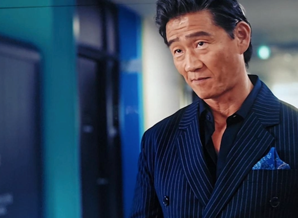 Mr. Moon est un père peu présent pour Min Ho.