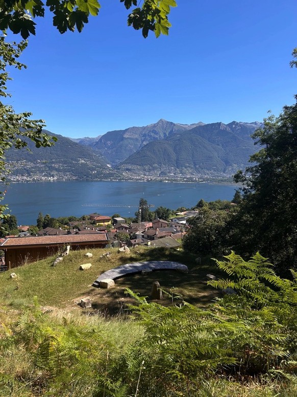 Le sentier nature qui serpente au-dessus de l'hôtel Habitat Lago Maggiore, à Gambarogno (Tessin)