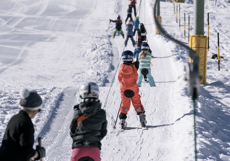 Skiers use a surface lift in the village of Berguen in the Albula Region of the Canton of Grisons, Switzerland, on February 14, 2017. (KEYSTONE/Christian Beutler)