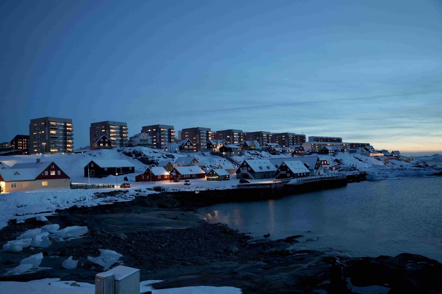 Un quartier résidentiel de la ville de Nuuk, au petit matin.