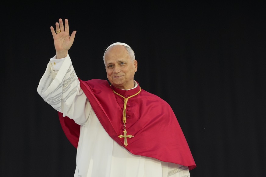 epa13027326 Pope Leo XIV greets the faithful as he presides over a vigil attended by 40,000 people at the Olympic Stadium in Barcelona, Spain, 09 June 2026. Pope Leo XIV is visiting Spain from 06 to 1 ...
