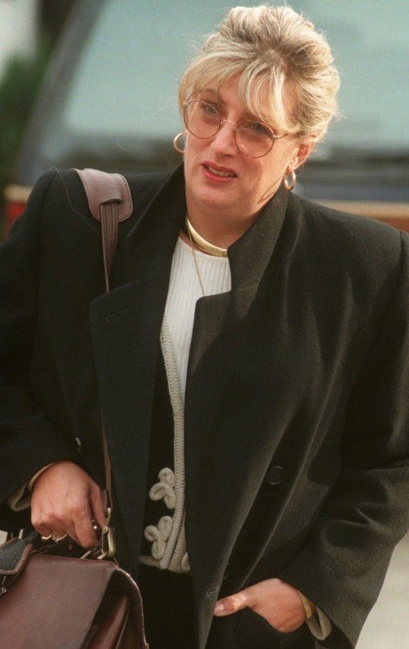 Former White House staffer Linda Tripp leaves her home in Columbia, Md. , Wednesday Jan. 21, 1998. Tripp secretly taped conversations with a White House intern that alleged that she had an affair with ...