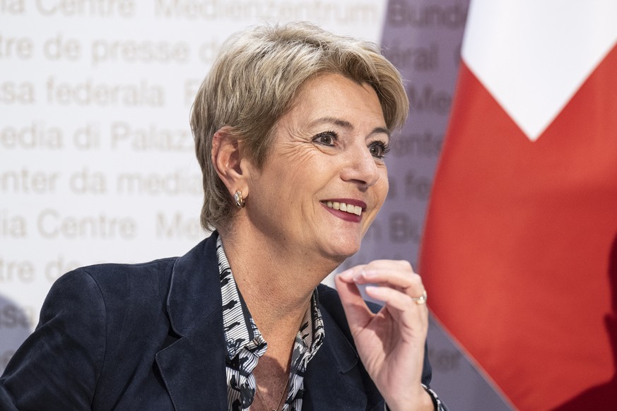Bundesraetin Karin Keller-Sutter spricht an einer Medienkonferenz zum Bundesgesetz ueber die Individualbesteuerung, am Dienstag, 13. Januar 2026, in Bern (KEYSTONE/Peter Schneider)