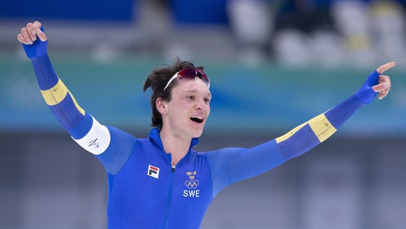 Nils van der Poel, of Sweden, reacts after winning the gold medal in the men&#039;s 5,000-meter speedskating race at the 2022 Winter Olympics in Beijing on Sunday, Feb. 6, 2022. (Paul Chiasson/The Can ...