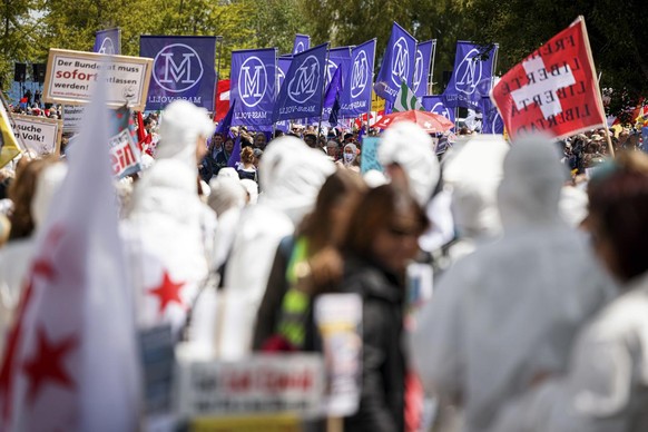 epa09219924 People demonstrate during the &#039;Stiller Protest&#039; association march to protest against anti-COVID measures, in Neuchatel, Switzerland, 22 May 2021. As Switzerland is gradually loos ...