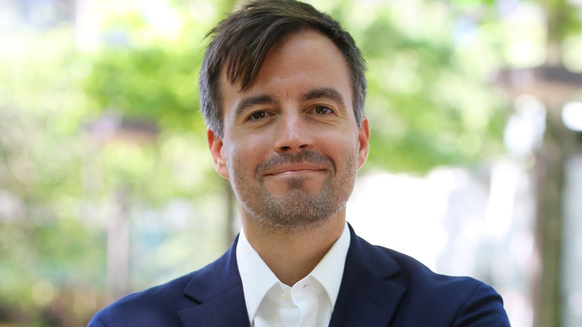 Contre la volonté des Hayek, Steven Wood veut entrer au conseil d’administration du groupe horloger. Son credo: Swatch a besoin d’une nouvelle orientation pour s’imposer face à la concurrence mondiale ...
