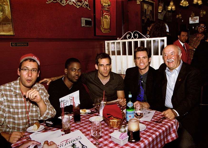 Oct 03, 2001; Hollywood, USA; Actors/comedians ADAM SANDLER, CHRIS ROCK, BEN STILLER, JIM CAREY &amp; DAN TANA share a booth at 'Dan Tana's Restaurant' after participating in a fundrais ...
