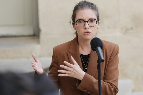epa10724443 Renaissance group president Aurore Berge speaks at the Hotel de Matignon on the day of a meeting with Prime Minister Elisabeth Borne, who is receiving presidents of the parliamentary group ...