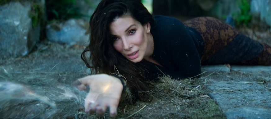 Sandra Bullock USA. Sandra Bullock in a scene from C20th Century Studios new movie: Practical Magic 2 2026. Plot: A multi generational family of witches, cursed to be loveless for centuries, attempts  ...